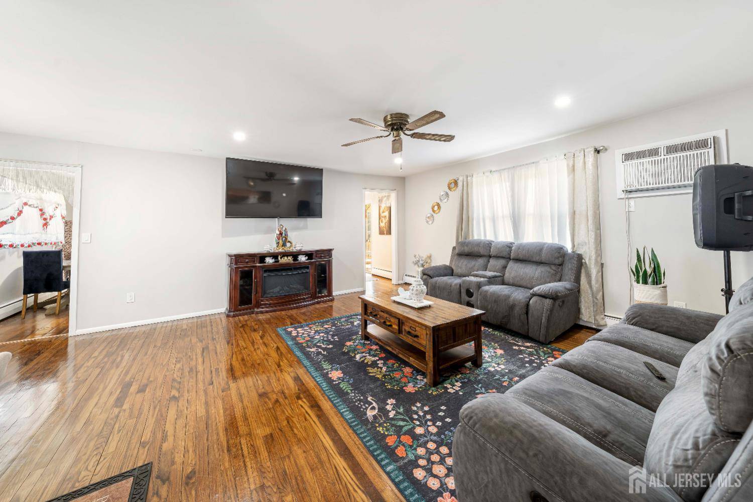 East Brunswick, NJ 08816,21 Coolidge AVE