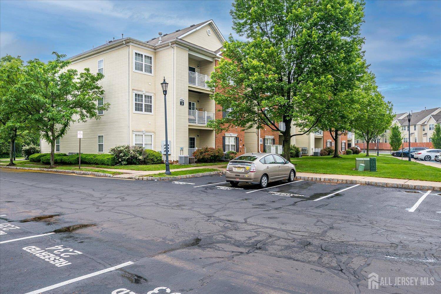 South Plainfield, NJ 07060,311 coppola DR