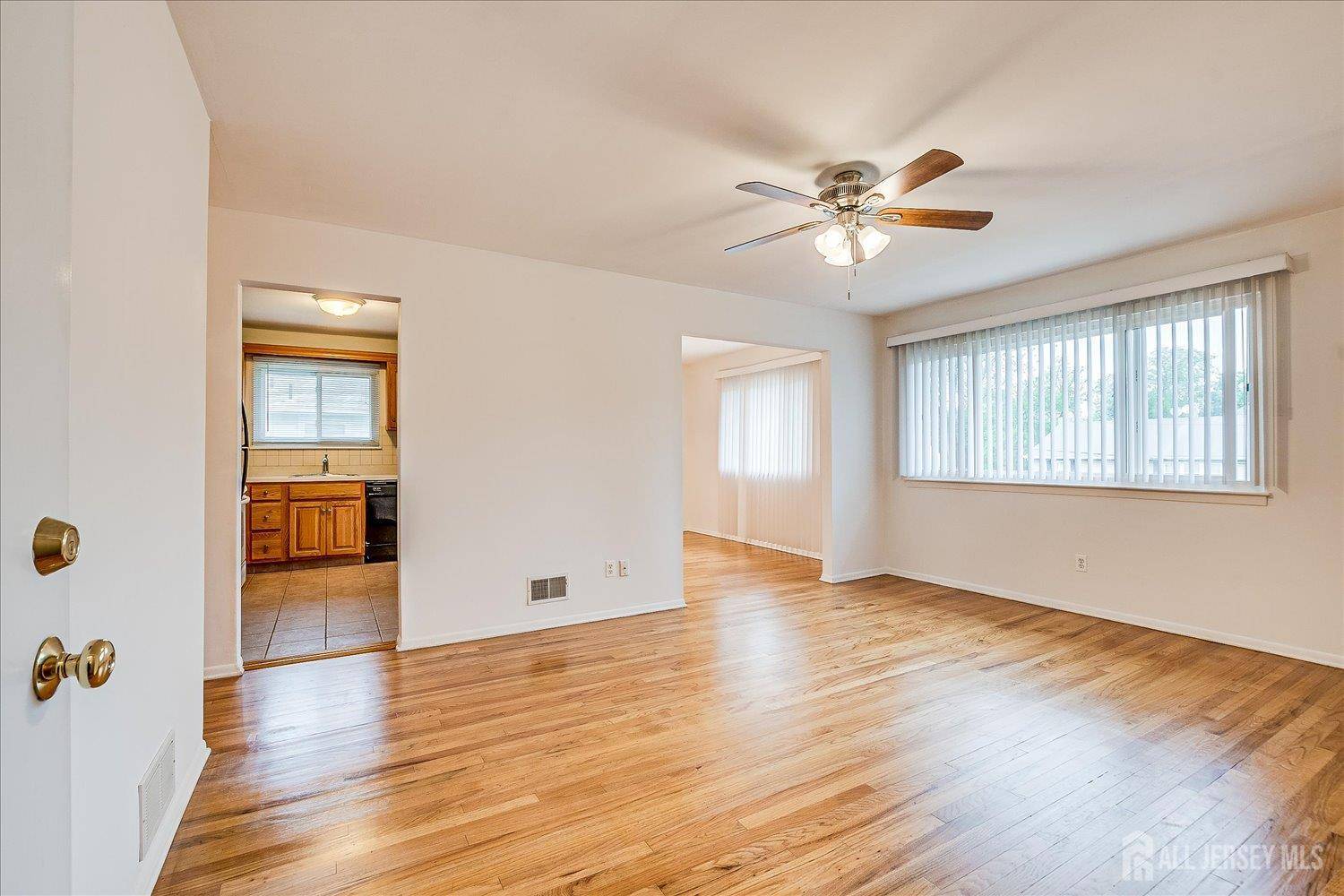Metuchen, NJ 08840,18 Van Buren AVE