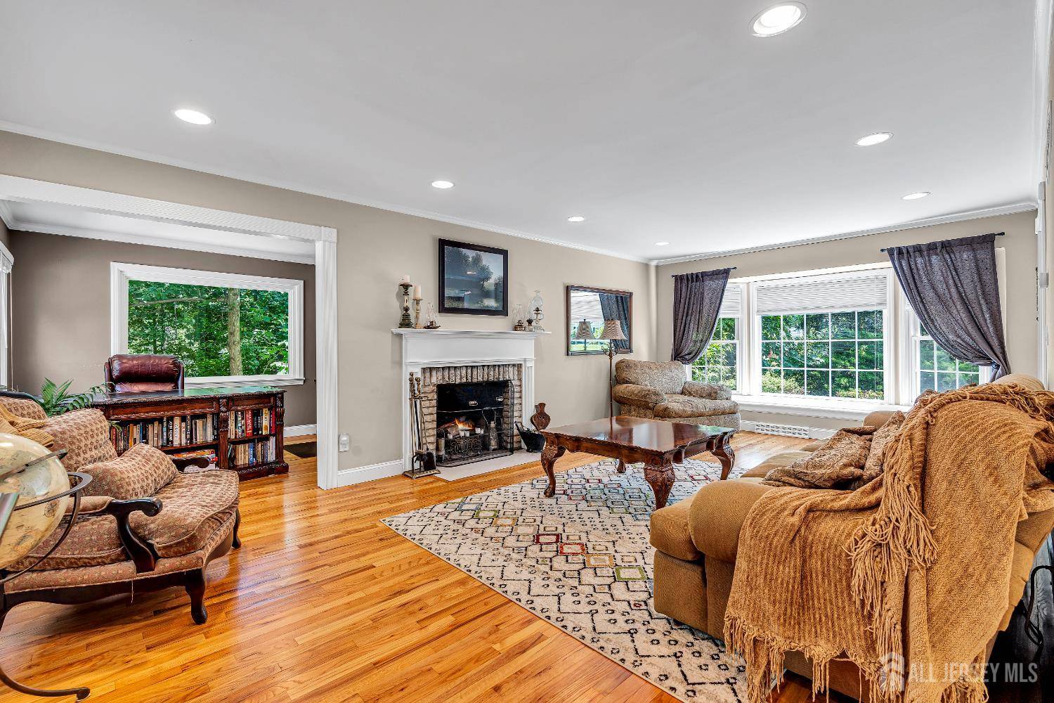 Red Bank, NJ 07701,166 S Lake DR S