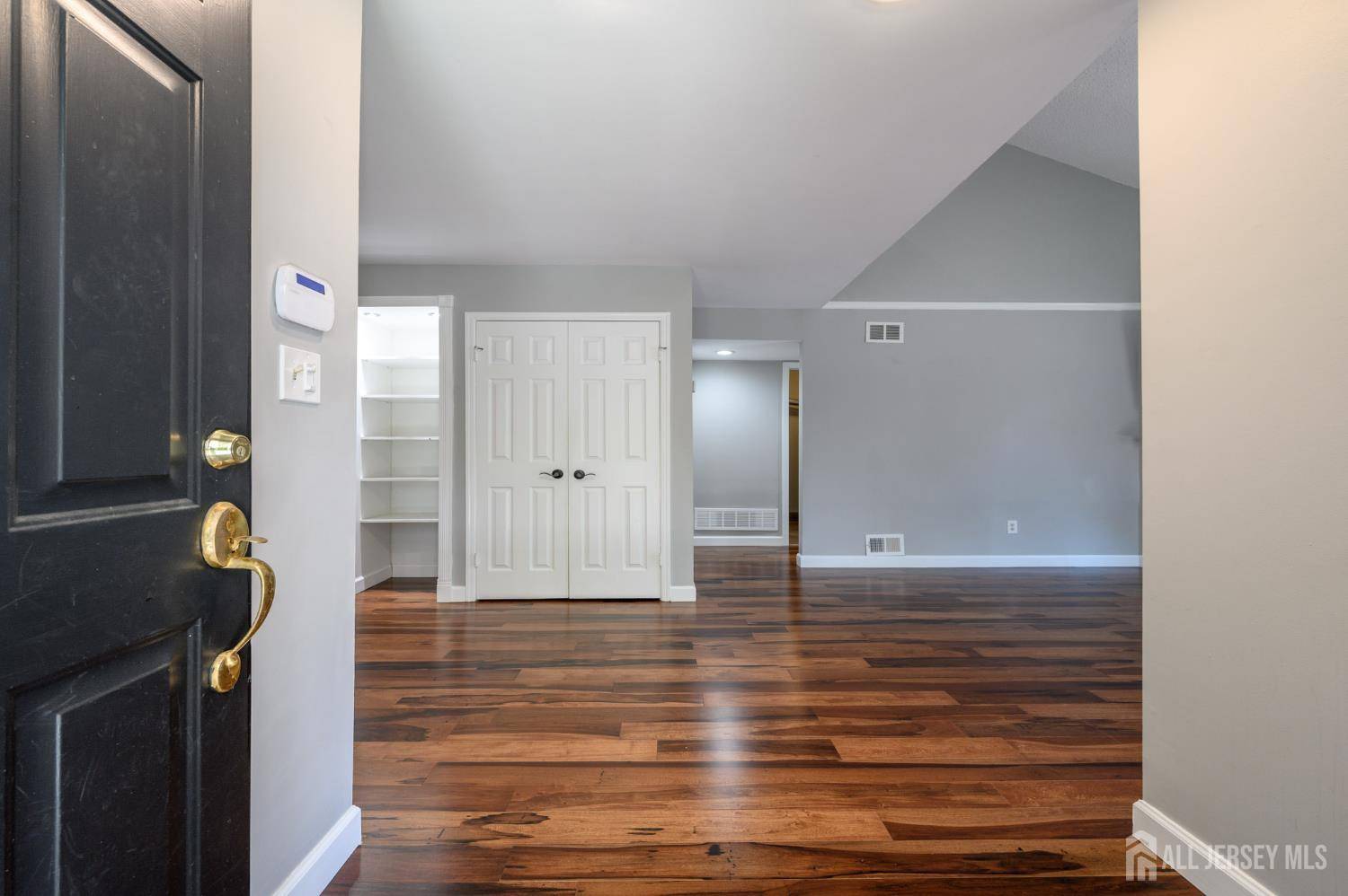 Monroe, NJ 08831,3-F Chadwick LN