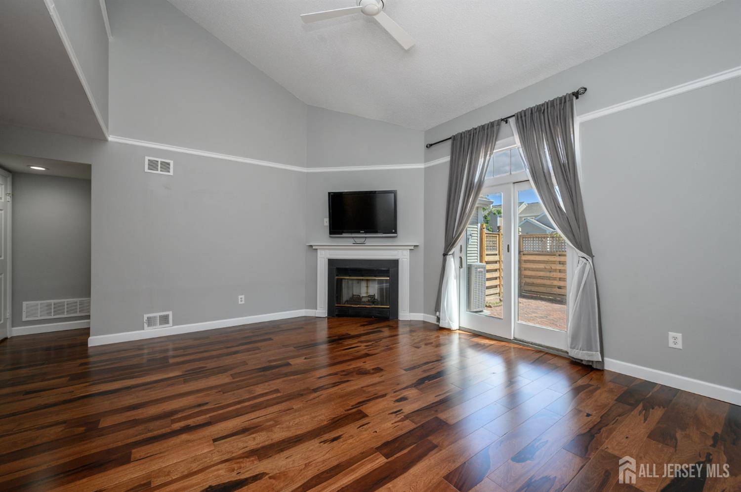 Monroe, NJ 08831,3-F Chadwick LN