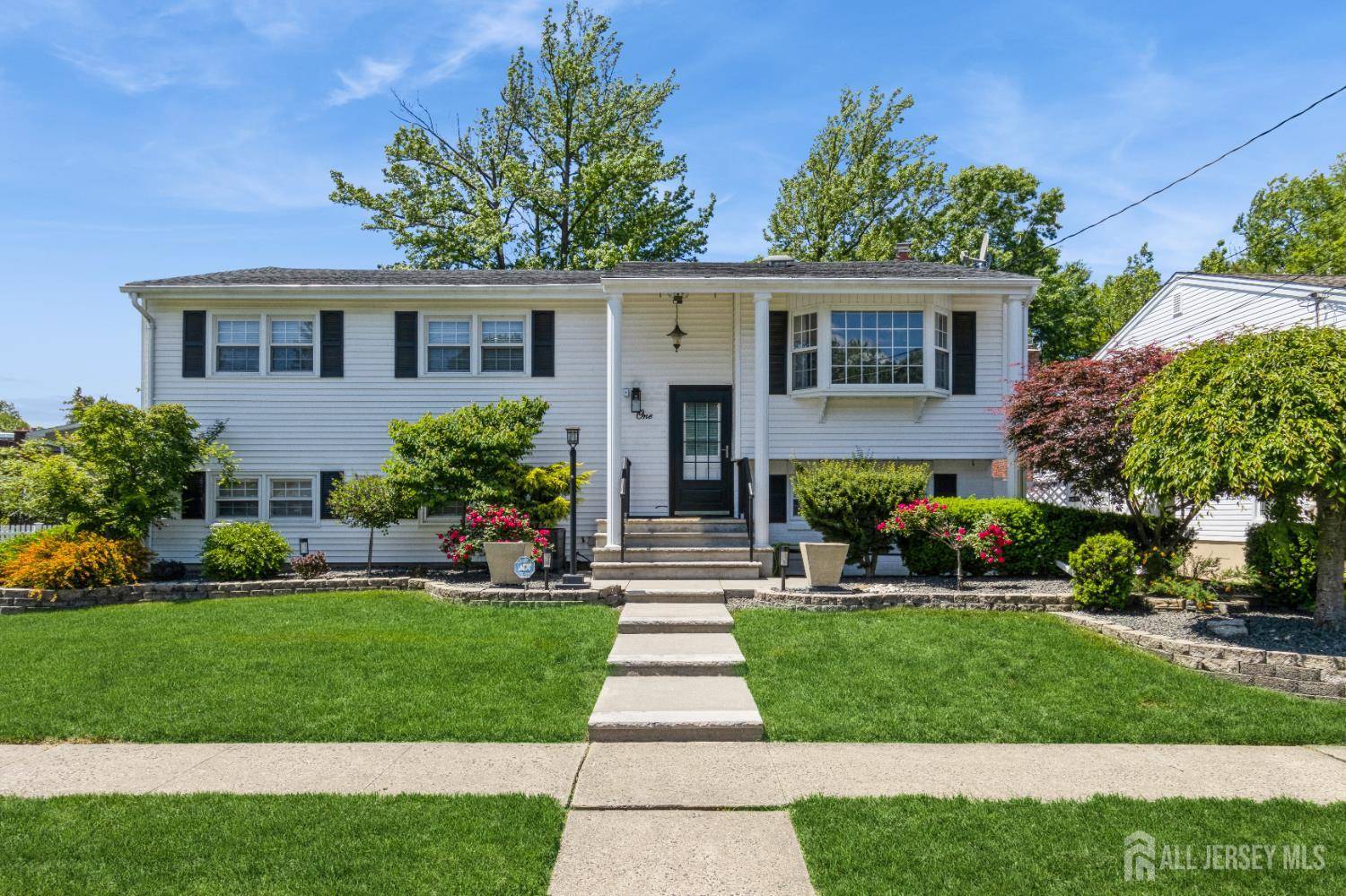 Woodbridge Proper, NJ 07095,1 Hollywood DR