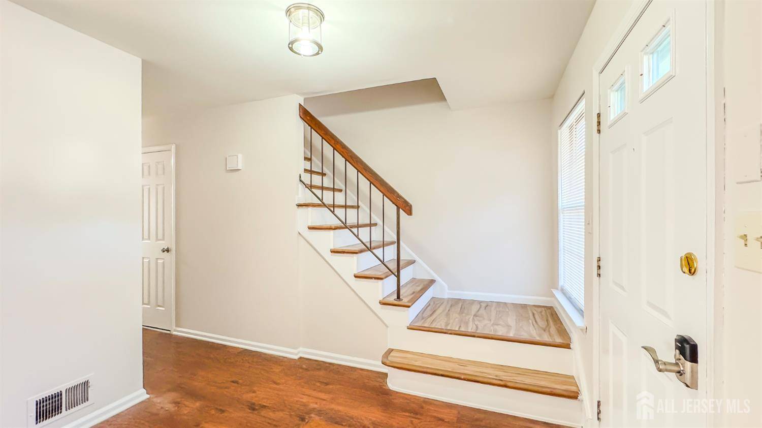 Edison, NJ 08820,1204 Maplecrest RD