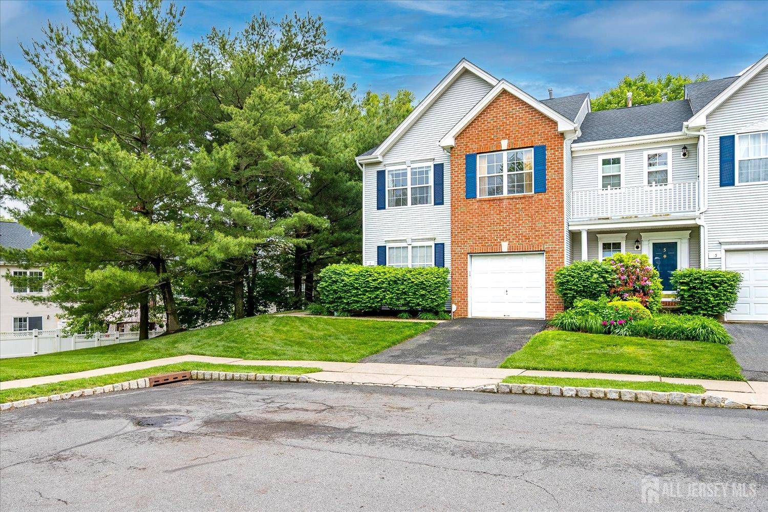 East Brunswick, NJ 08816,7 Cambridge CT