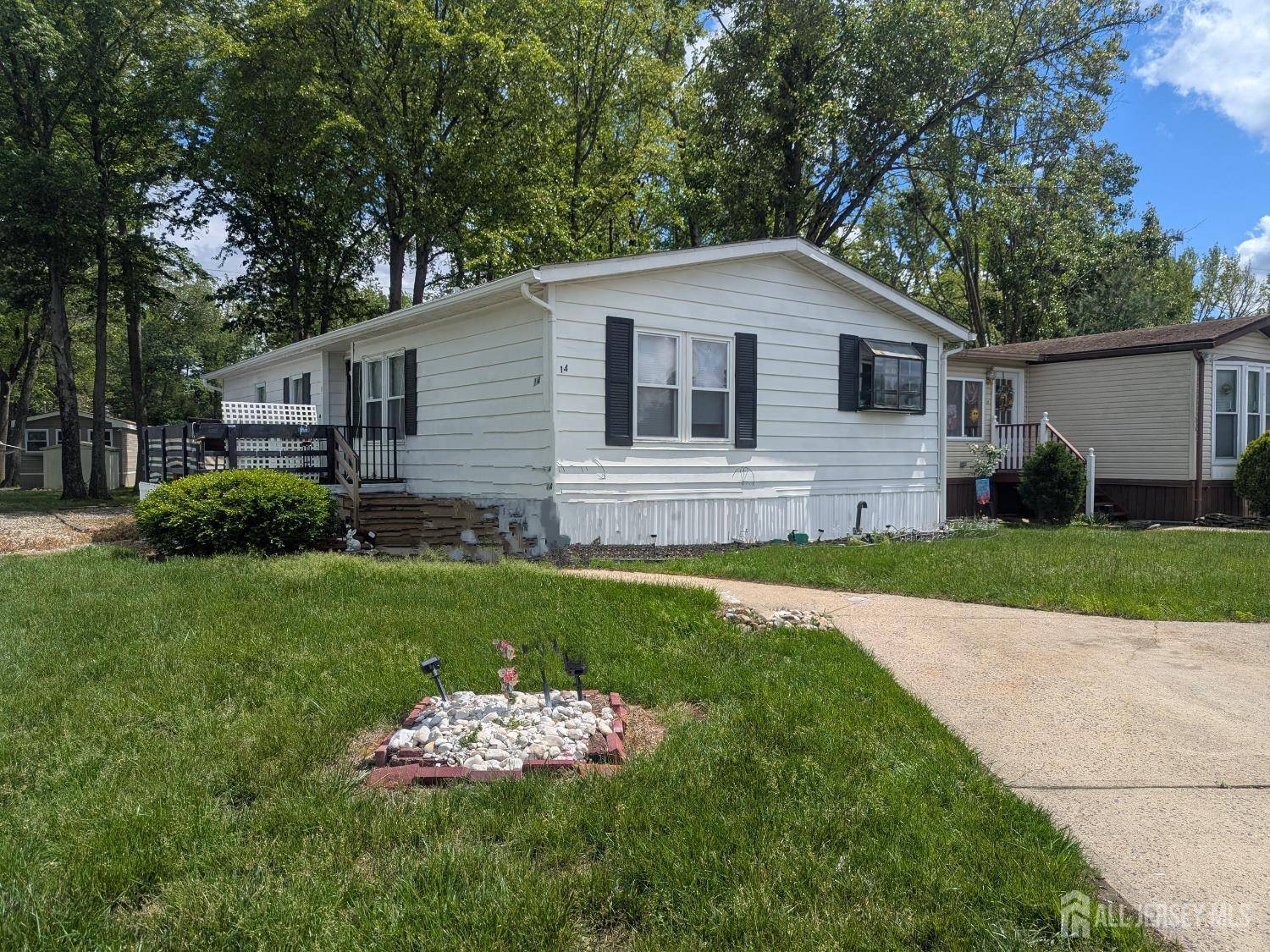 North Brunswick, NJ 08902,14 Steinbeck RD