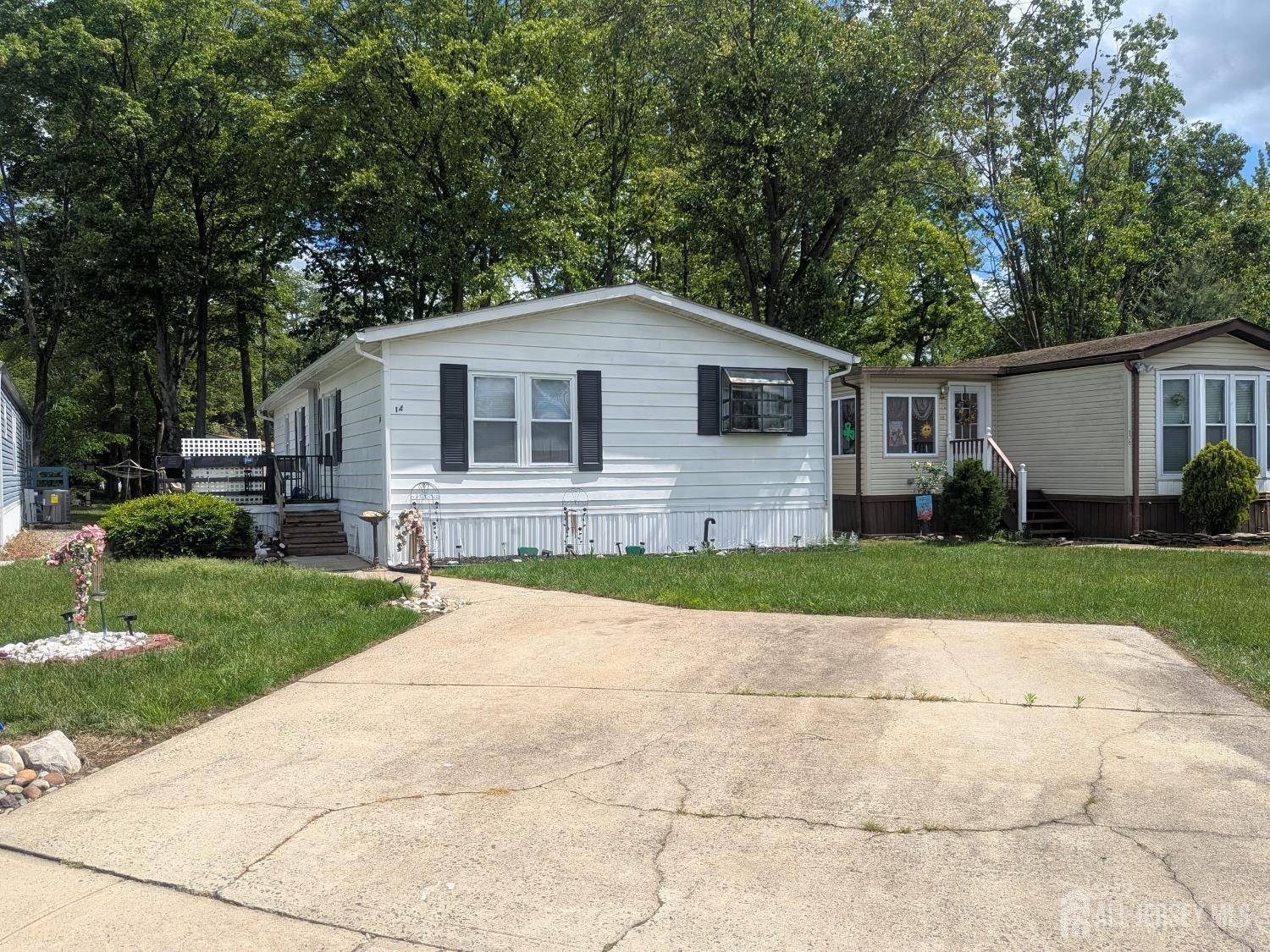 North Brunswick, NJ 08902,14 Steinbeck RD