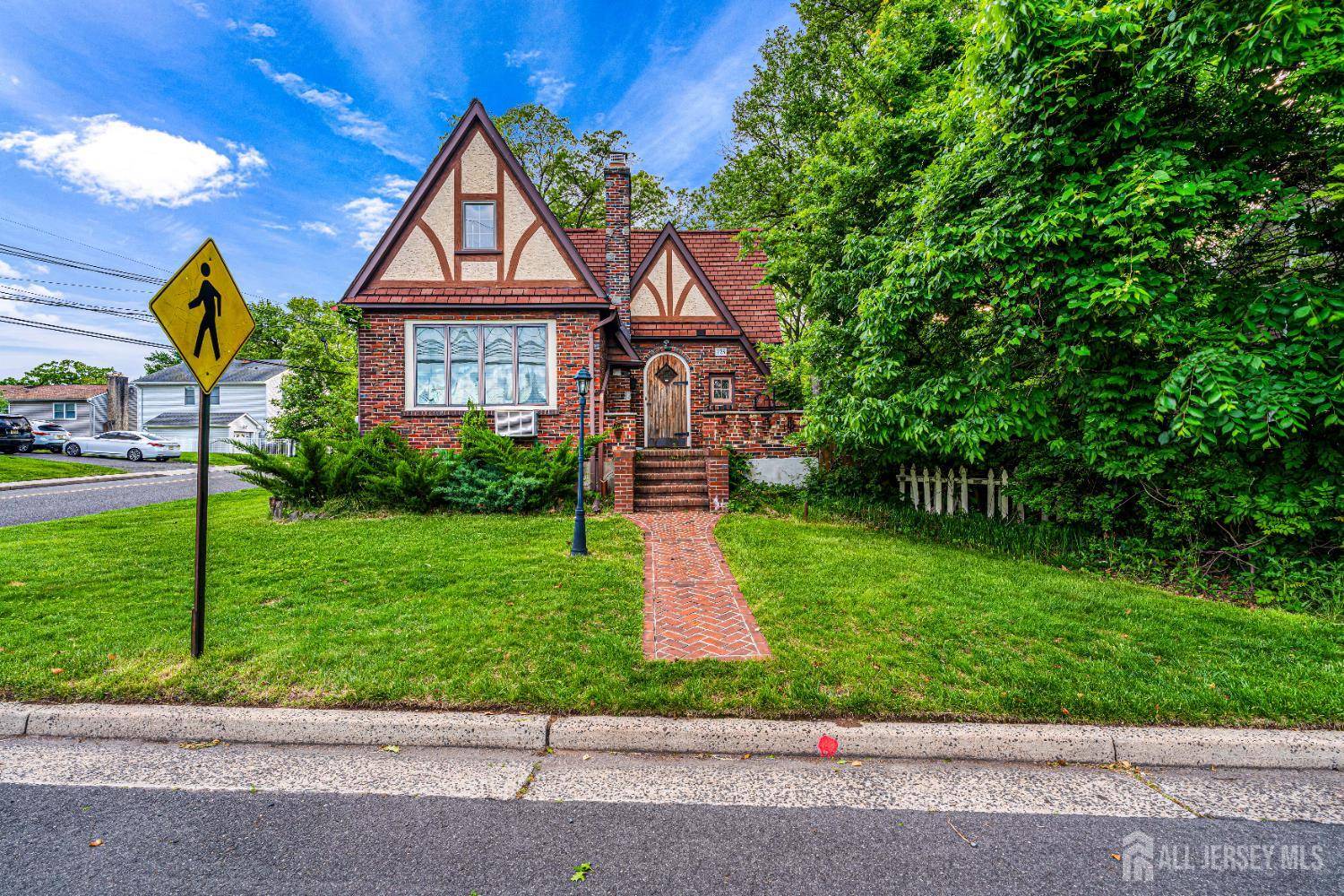 Metuchen, NJ 08840,425 Grove AVE