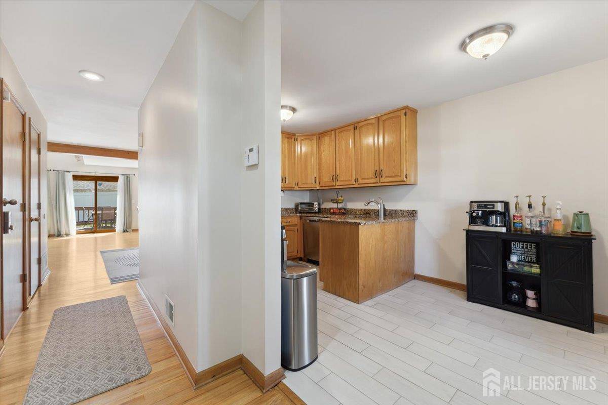 Clark, NJ 07066,675 Raritan RD