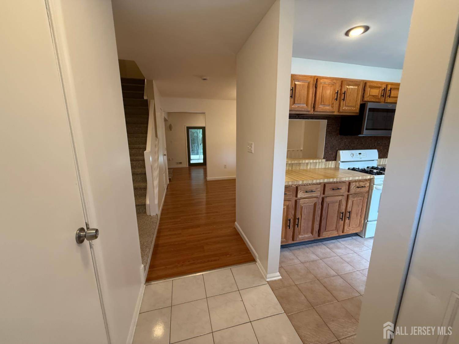 North Brunswick, NJ 08902,309 Constitution CIR