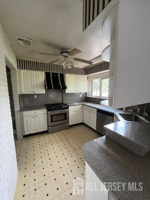 South Brunswick, NJ 08824,4 Woodrow RD