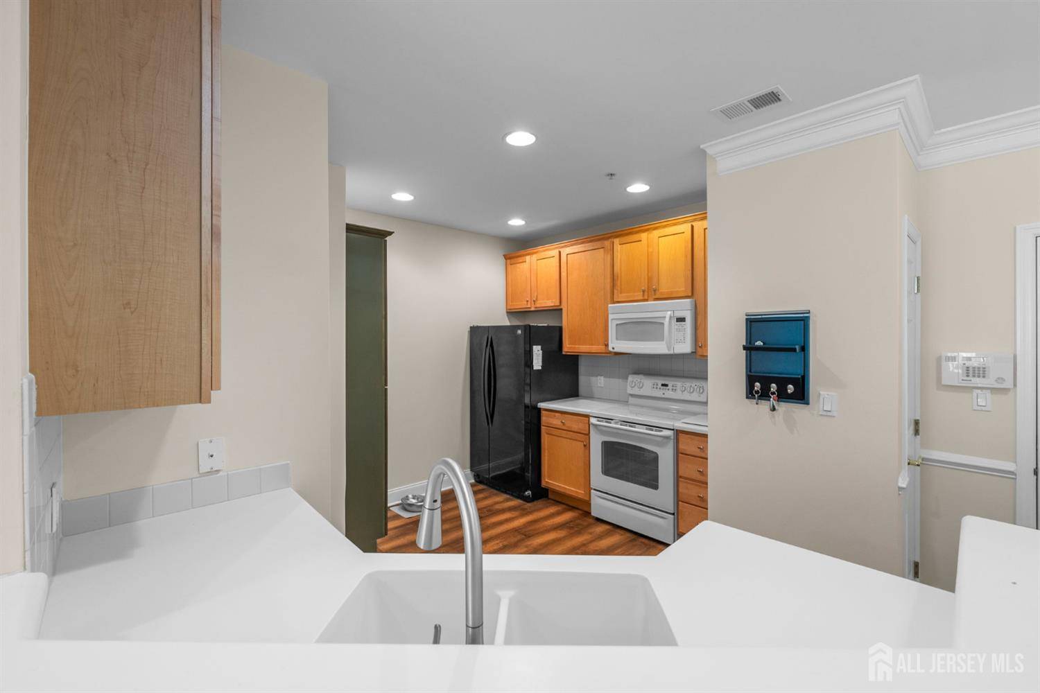 Plainsboro, NJ 08536,100 Middlesex BLVD #144