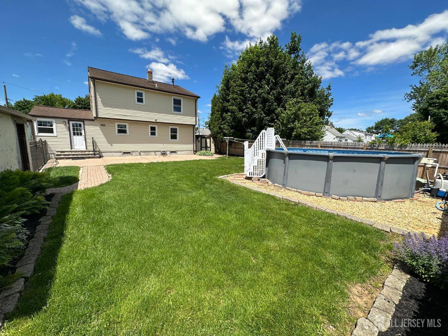 East Brunswick, NJ 08816,10 Helena ST