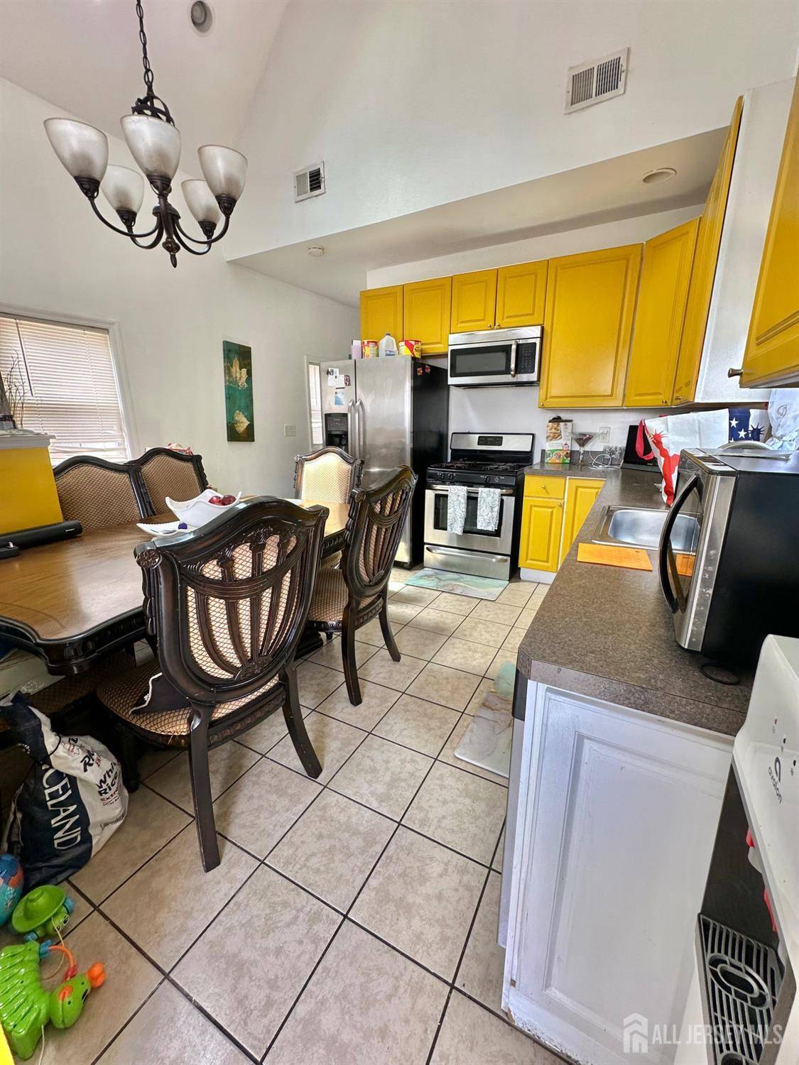 Perth Amboy, NJ 08861,428 Broadhead PL