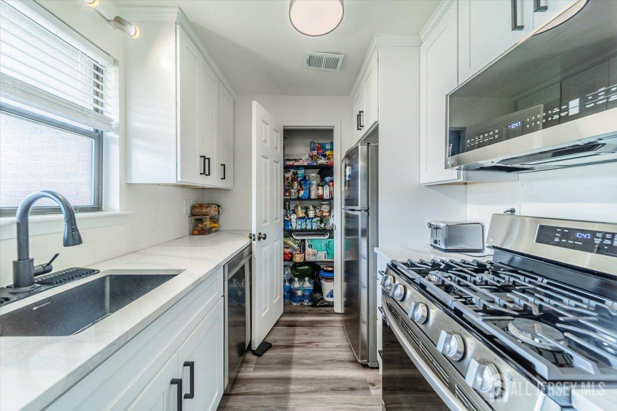 Woodbridge Proper, NJ 07095,111 Beverly Hill TER #A