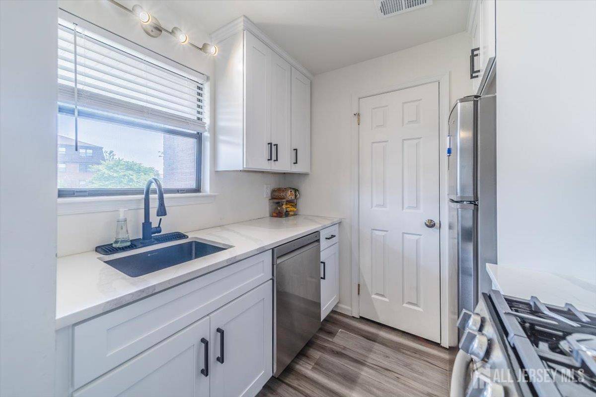 Woodbridge Proper, NJ 07095,111 Beverly Hill TER #A