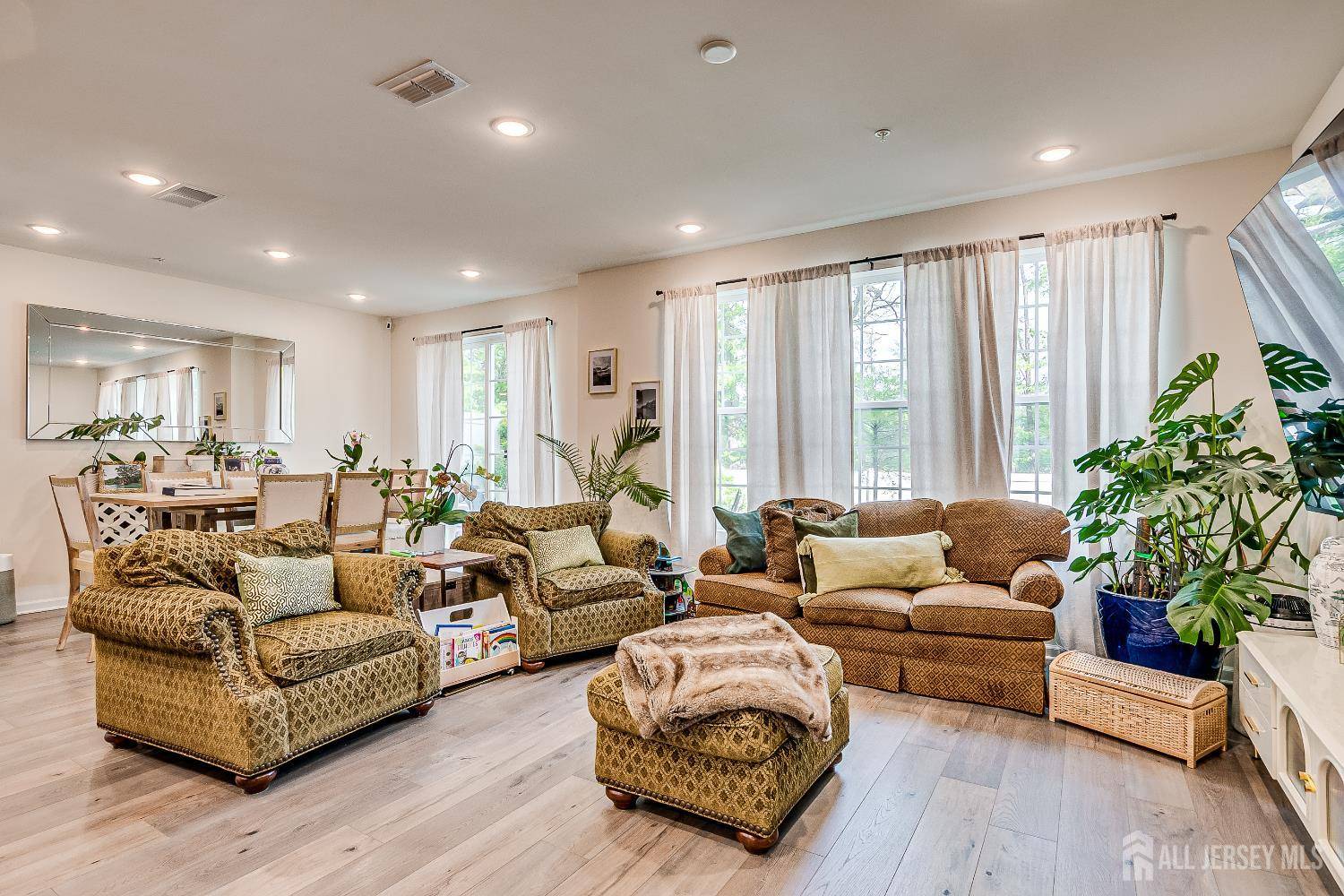 Dunellen, NJ 08812,224 Park LN