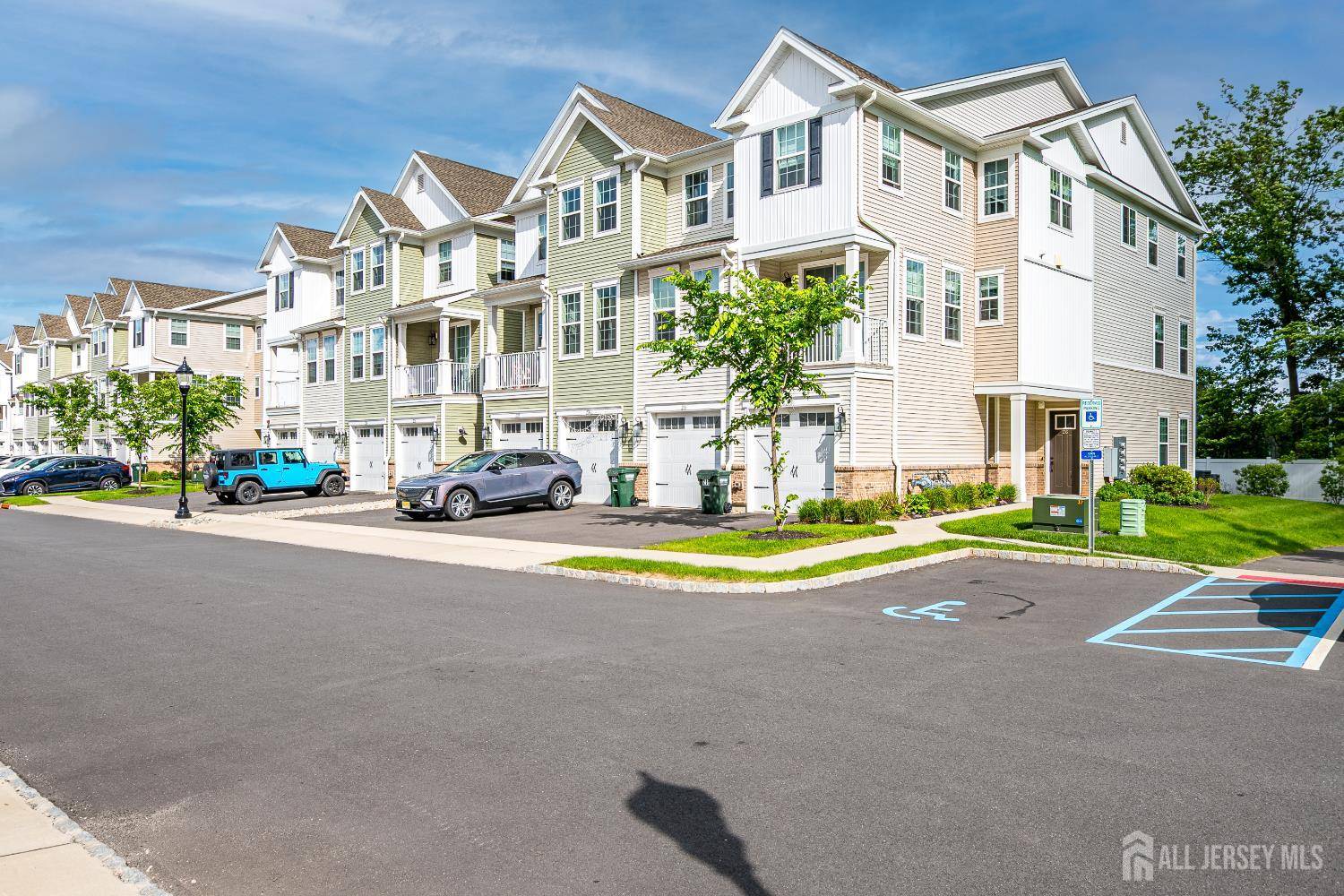 Dunellen, NJ 08812,224 Park LN