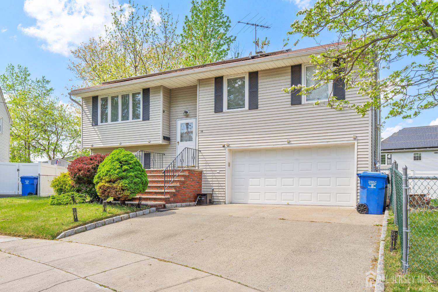 Colonia, NJ 07067,14 Bonnie LN