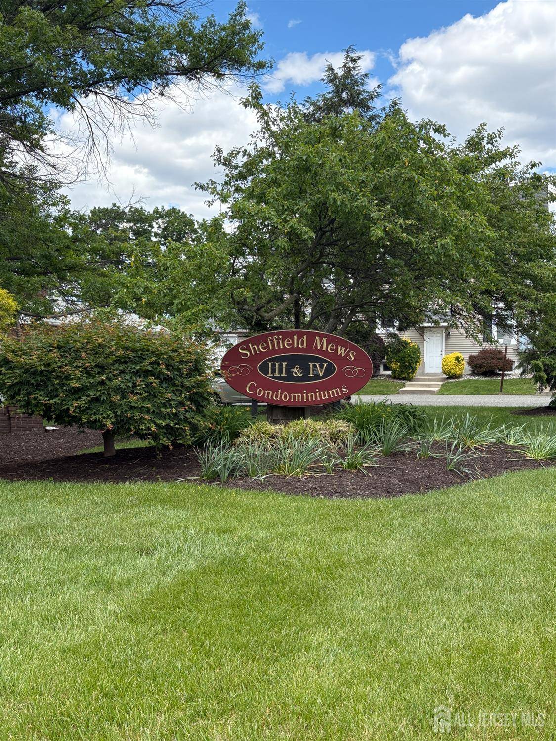 Sayreville, NJ 08872,6 Canterbury LN