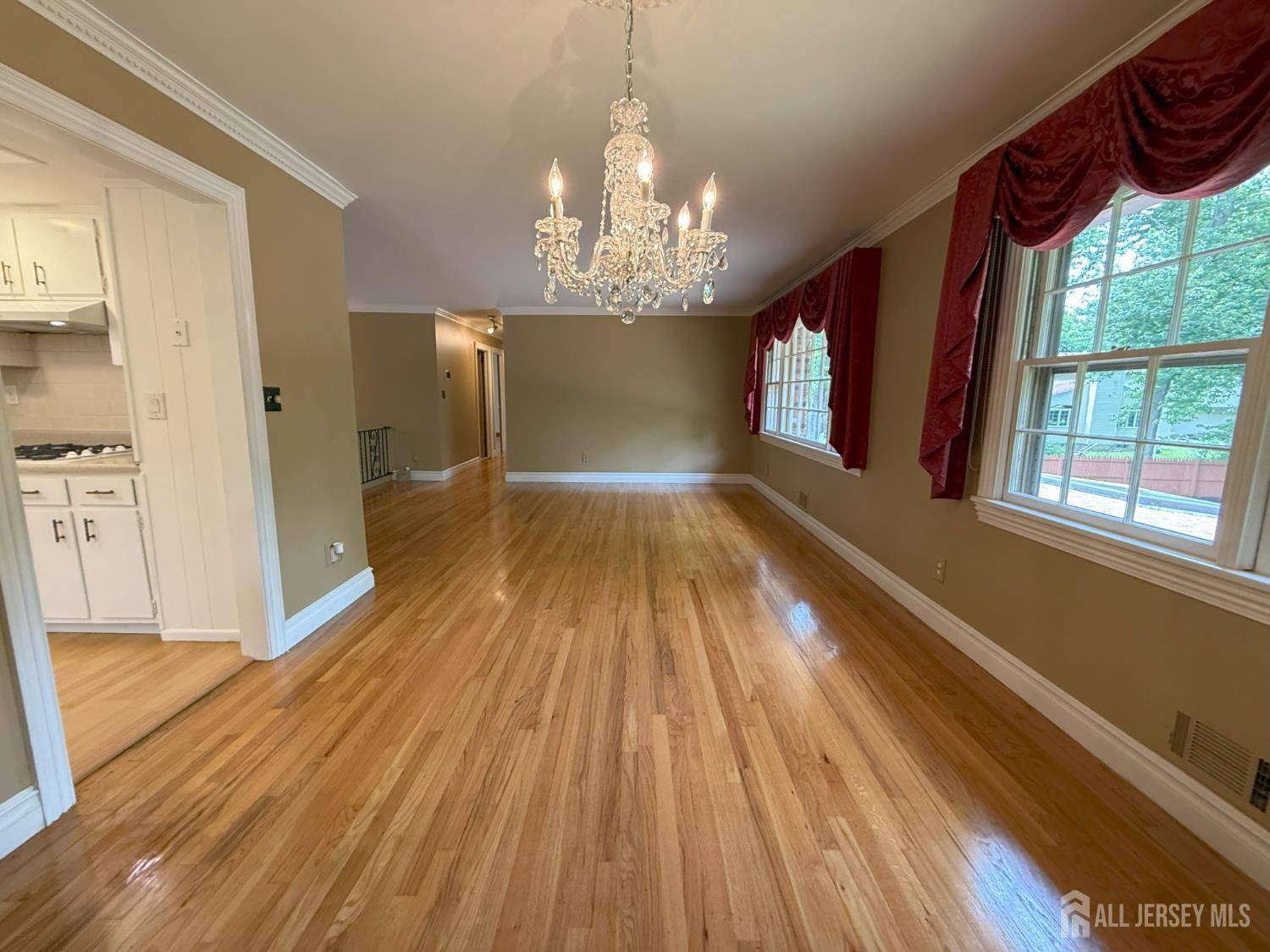 East Brunswick, NJ 08816,3 Guernsey LN
