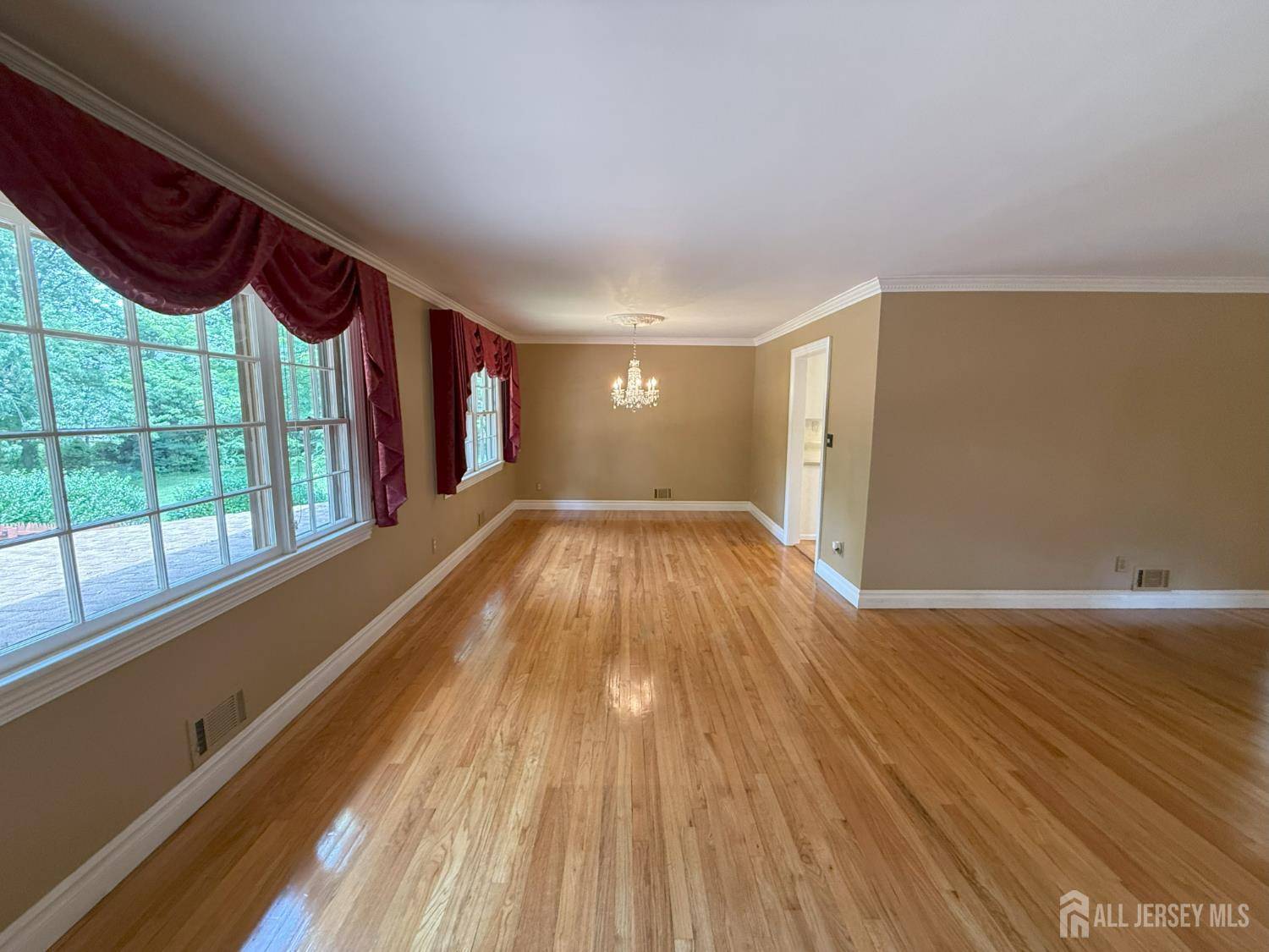 East Brunswick, NJ 08816,3 Guernsey LN