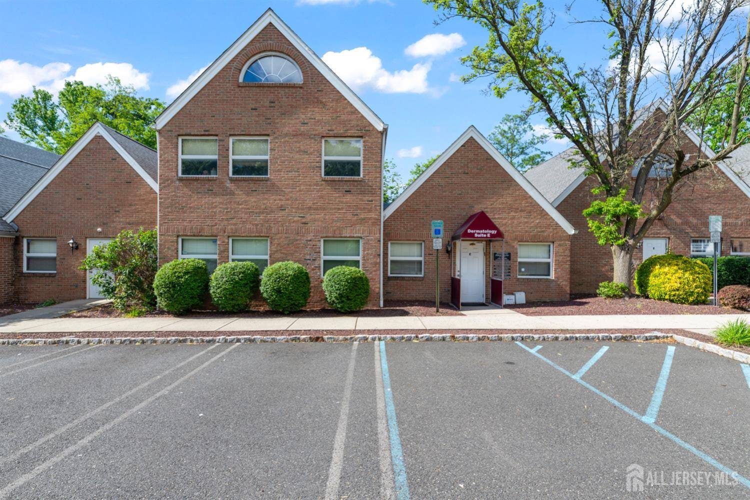 East Brunswick, NJ 08816,385 State Route 18 HWY