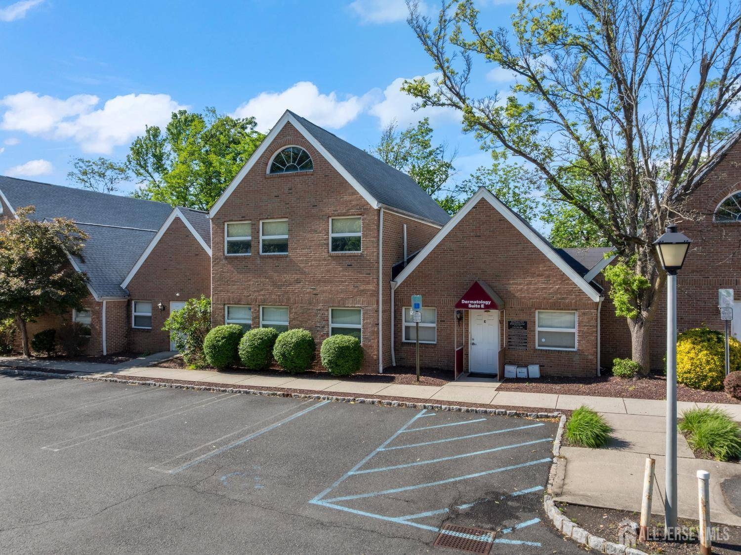 East Brunswick, NJ 08816,385 State Route 18 HWY