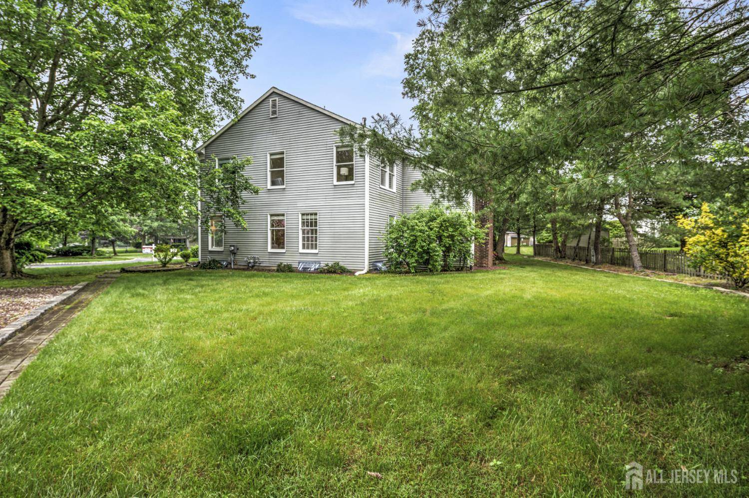 Plainsboro, NJ 08536,3 Monroe CT