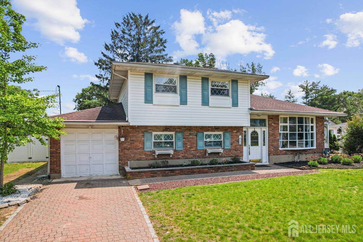 Howell, NJ 07731,50 Burton DR