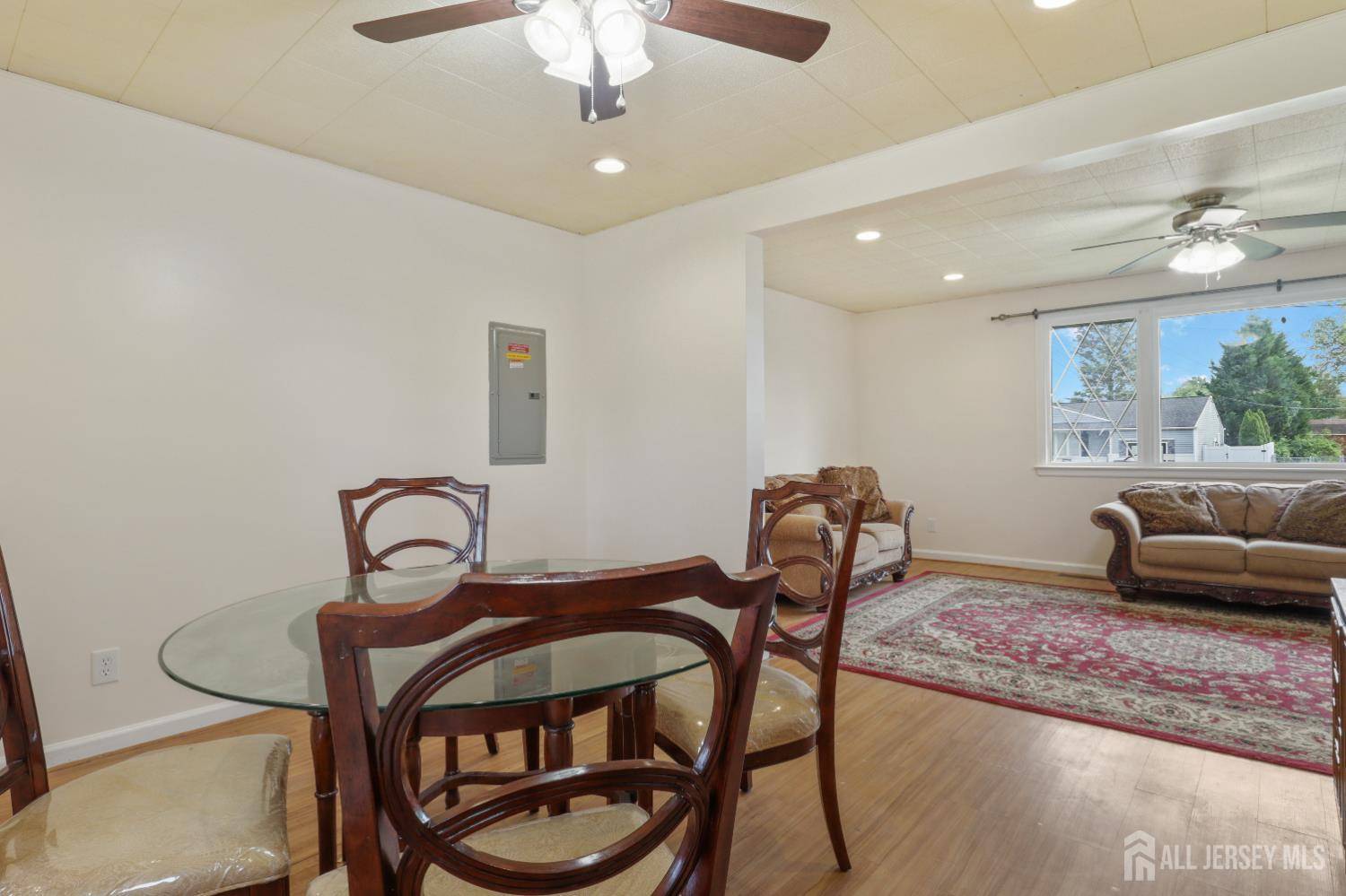 Cherry Hill, NJ 08034,124 Oakdale RD