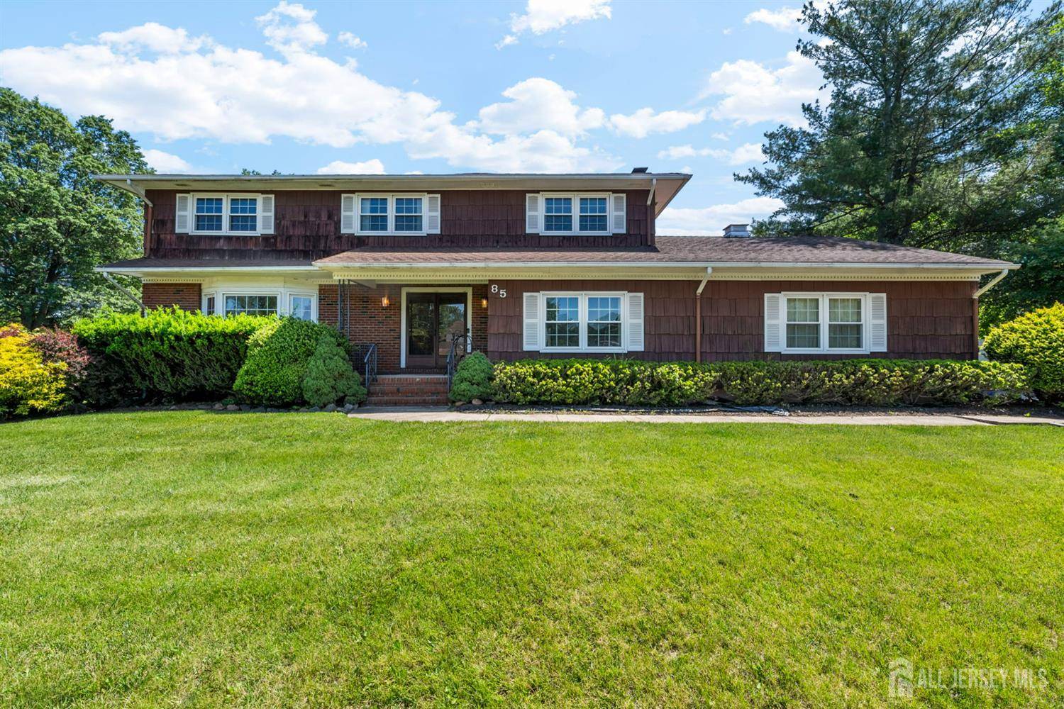 North Brunswick, NJ 08902,85 Hidden Lake DR
