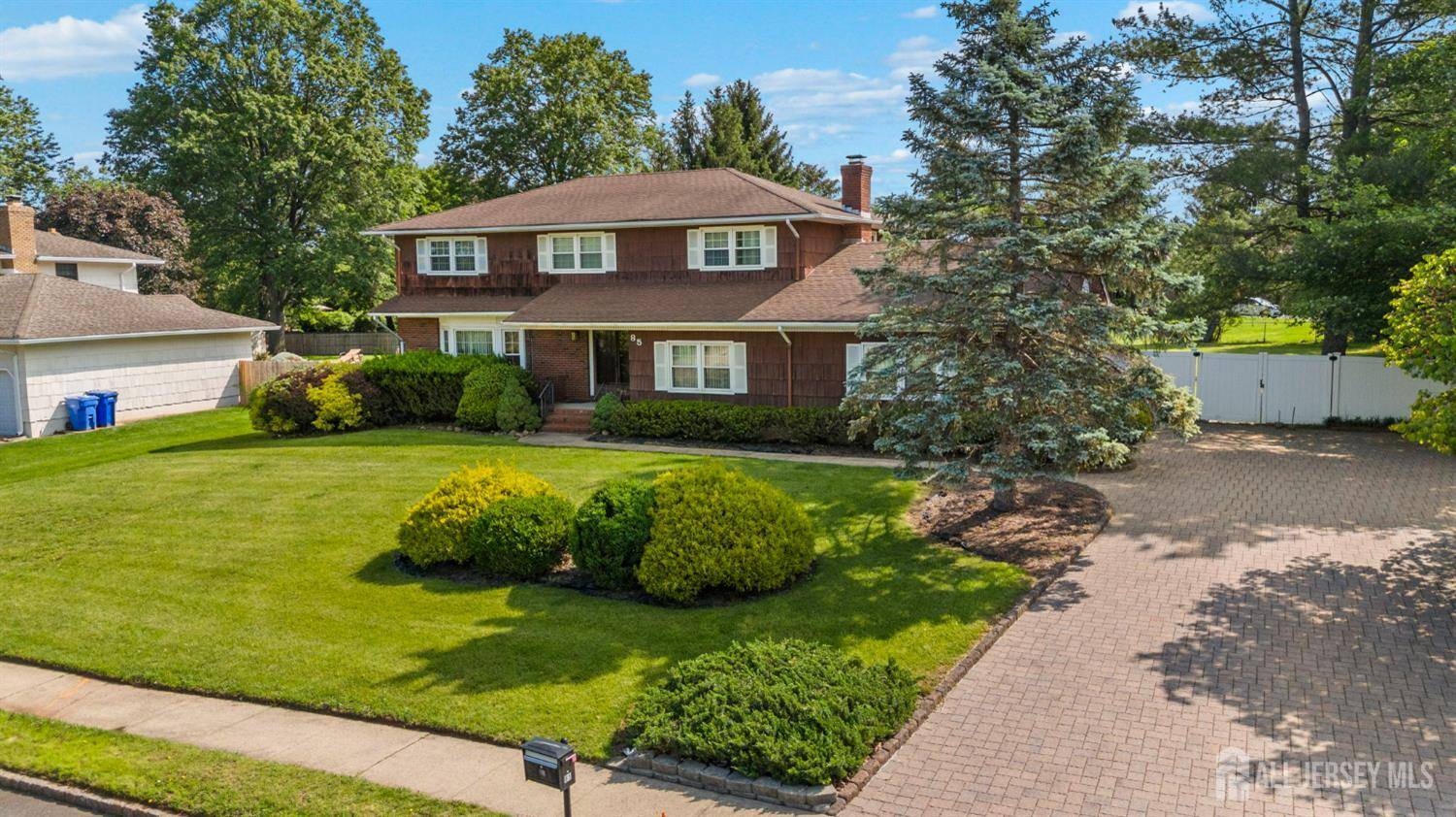 North Brunswick, NJ 08902,85 Hidden Lake DR