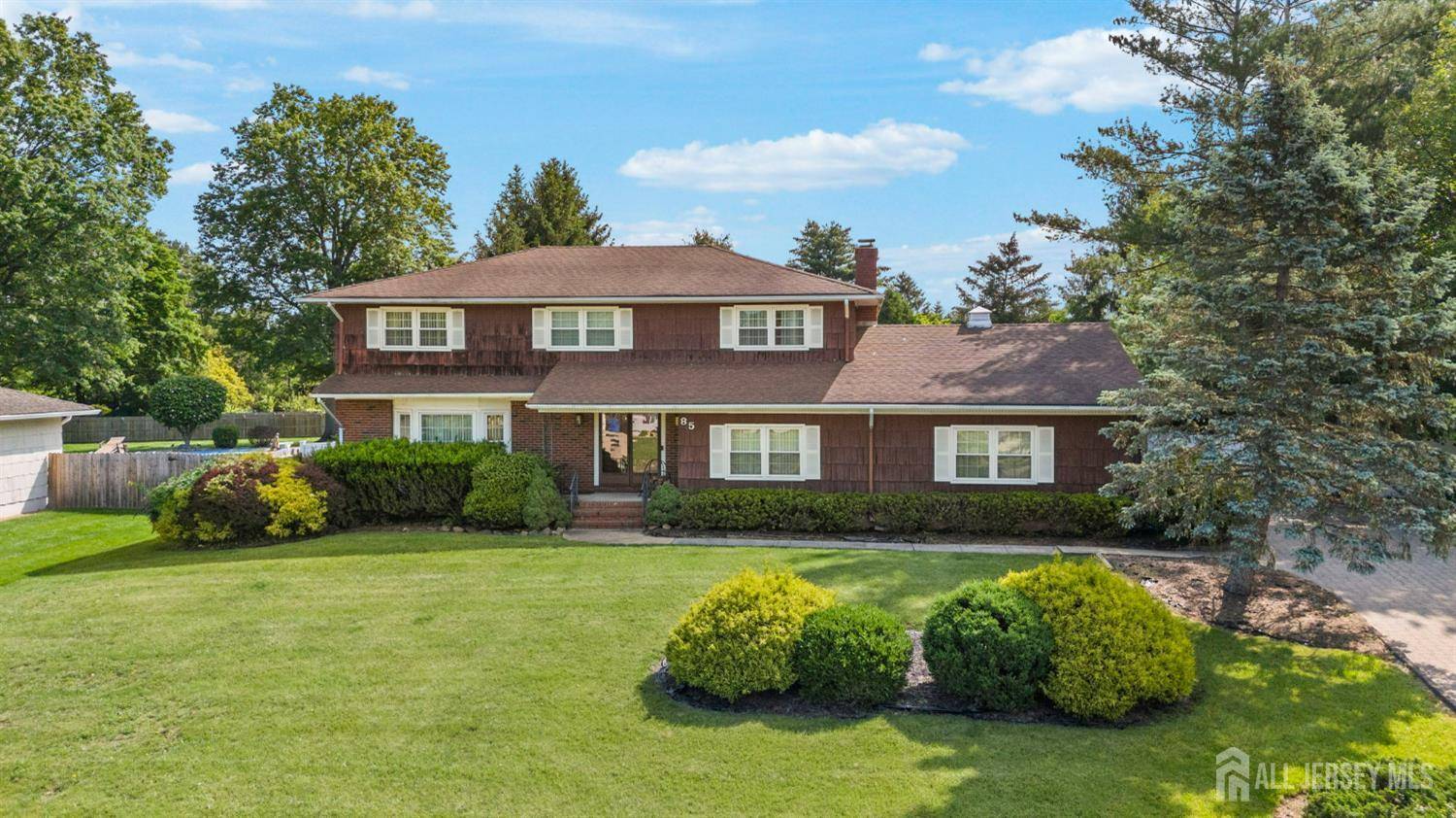 North Brunswick, NJ 08902,85 Hidden Lake DR