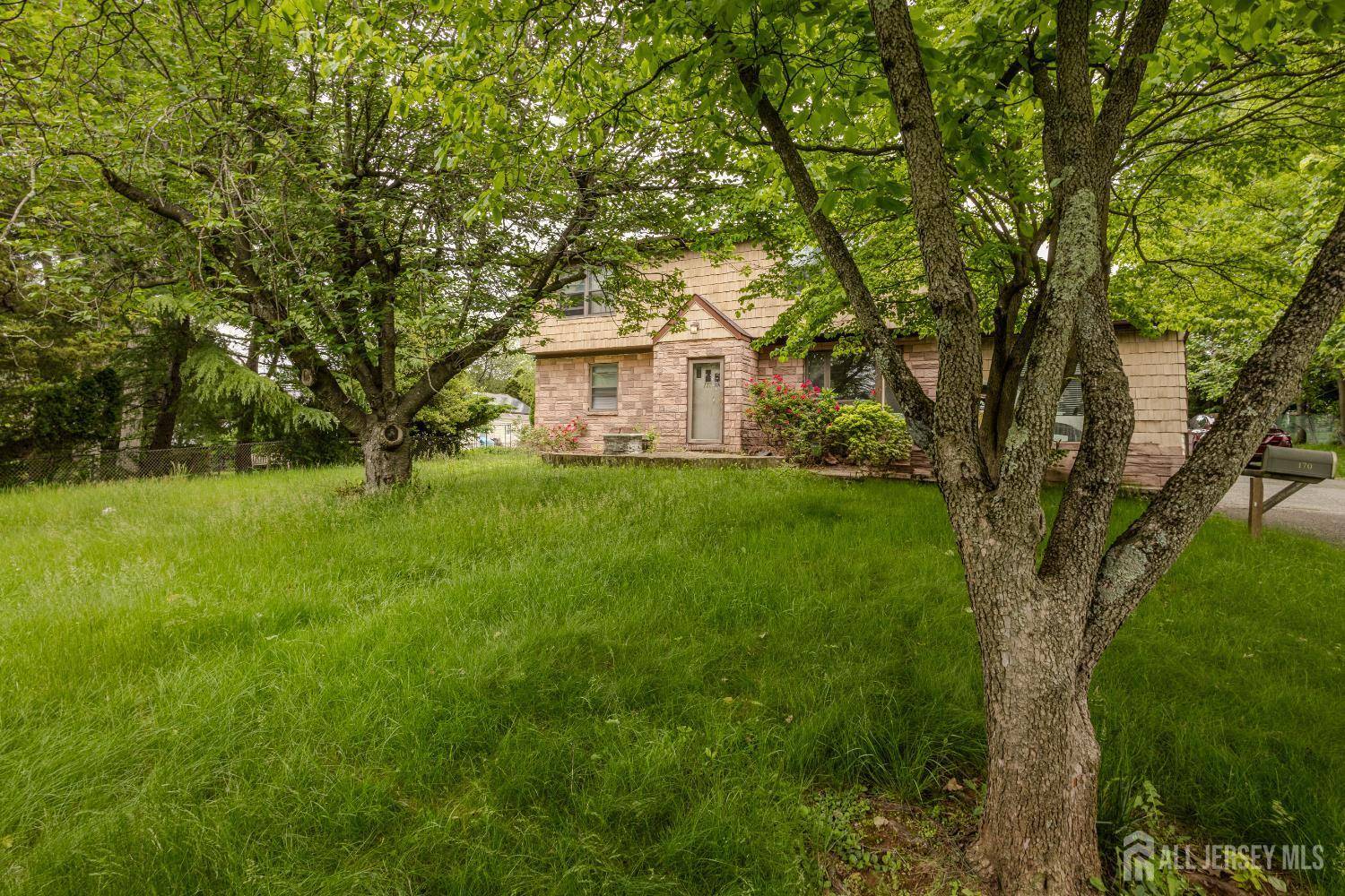 Colonia, NJ 07067,170 Jordon RD