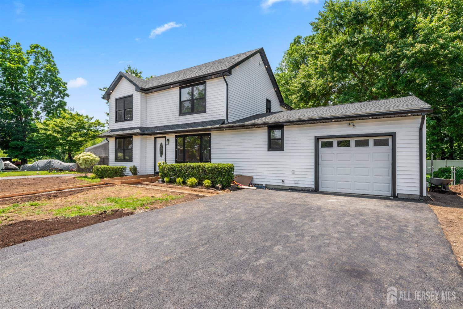 East Brunswick, NJ 08816,13 Lauretta Dr DR