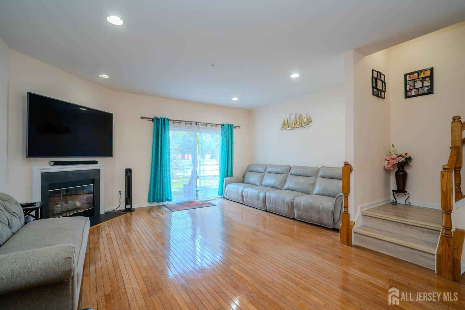 South Brunswick, NJ 08810,908 Blossom CIR