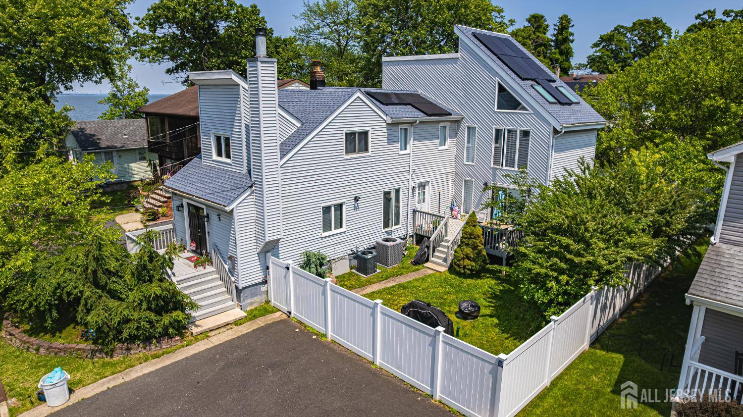 Keyport, NJ 07735,76 Woodland DR
