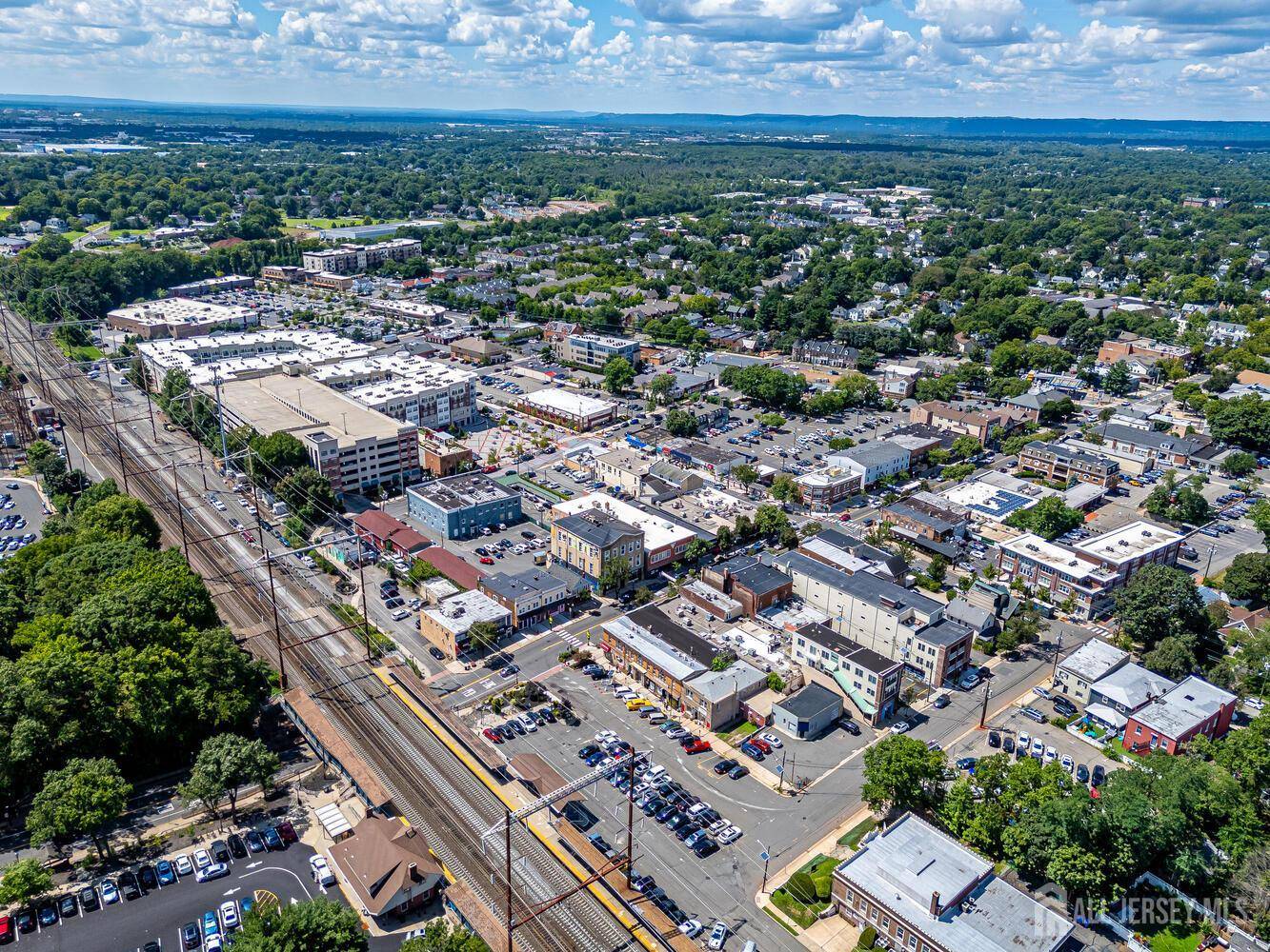 Metuchen, NJ 08840,21 Station PL #204