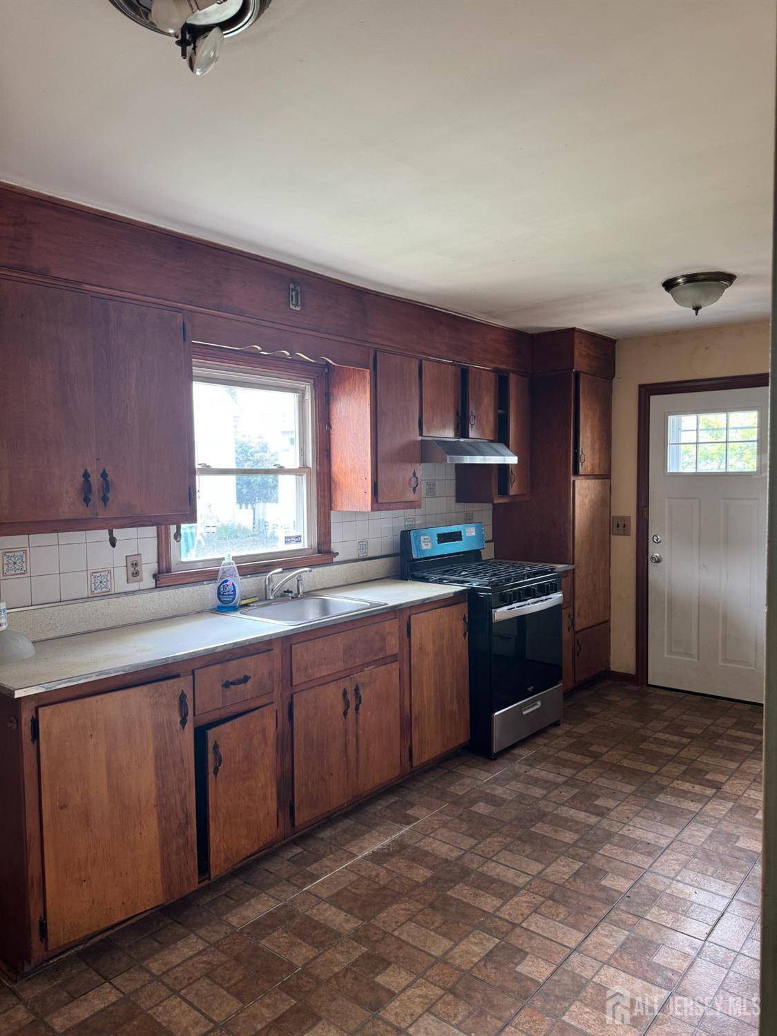 Perth Amboy, NJ 08861,450 Brace AVE