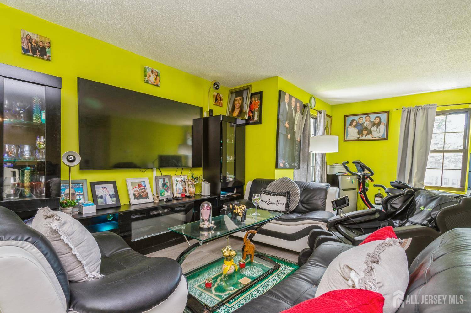 East Brunswick, NJ 08816,114 Griggs PL
