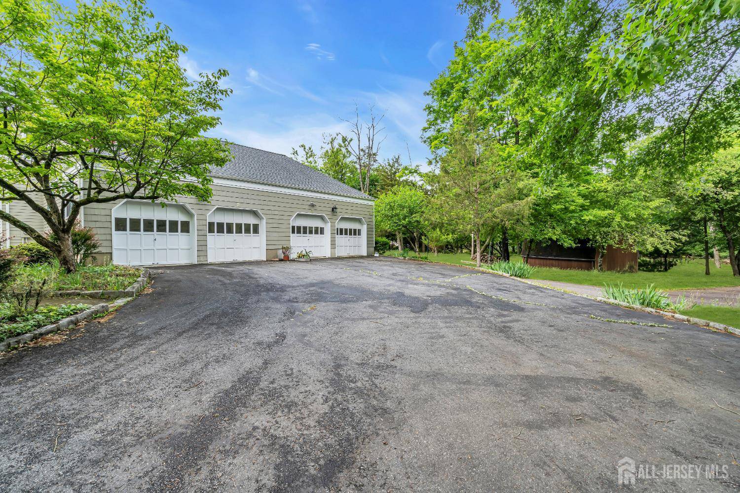 Branchburg, NJ 08876,21 Shadyside CT