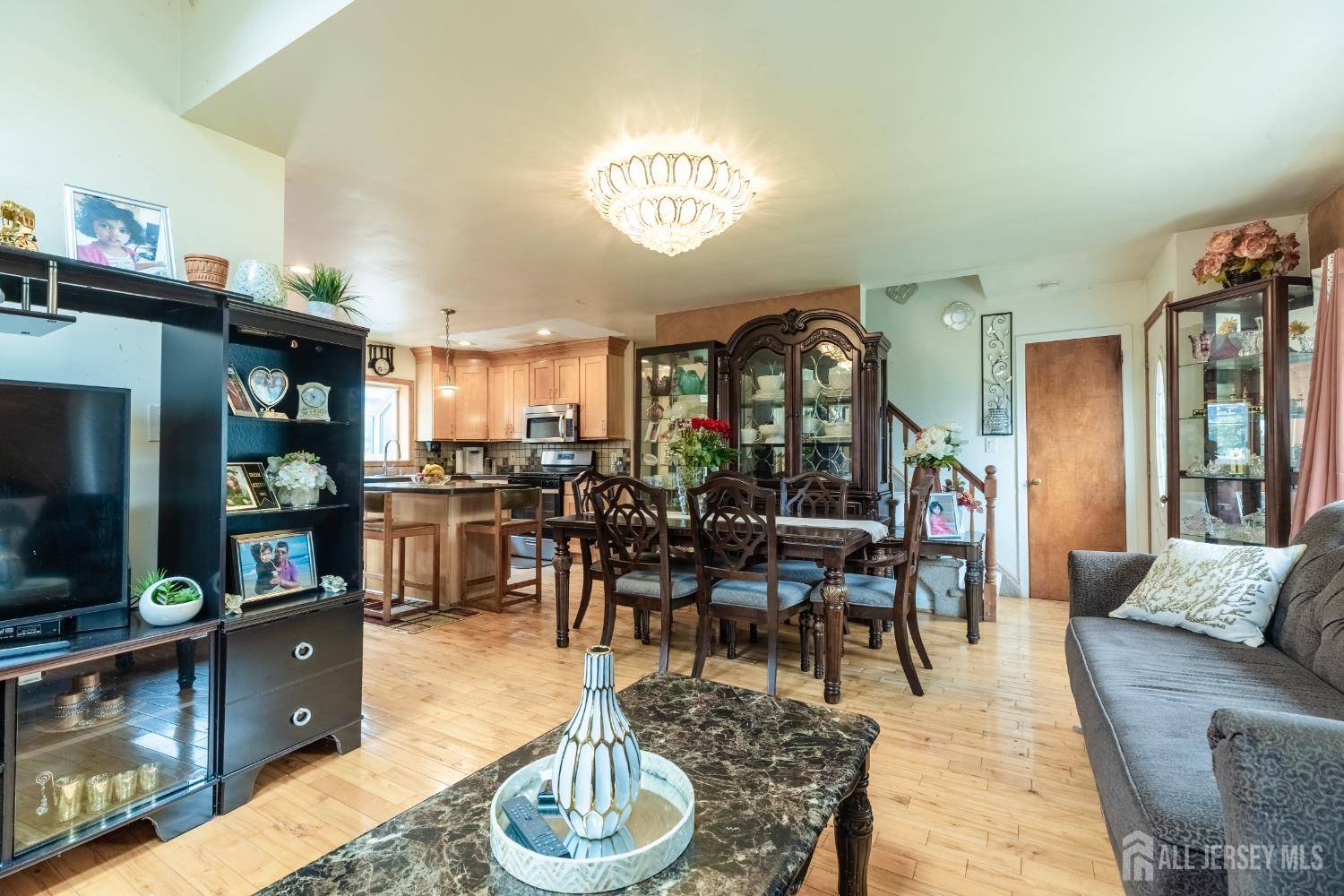 East Brunswick, NJ 08816,8 Dale RD