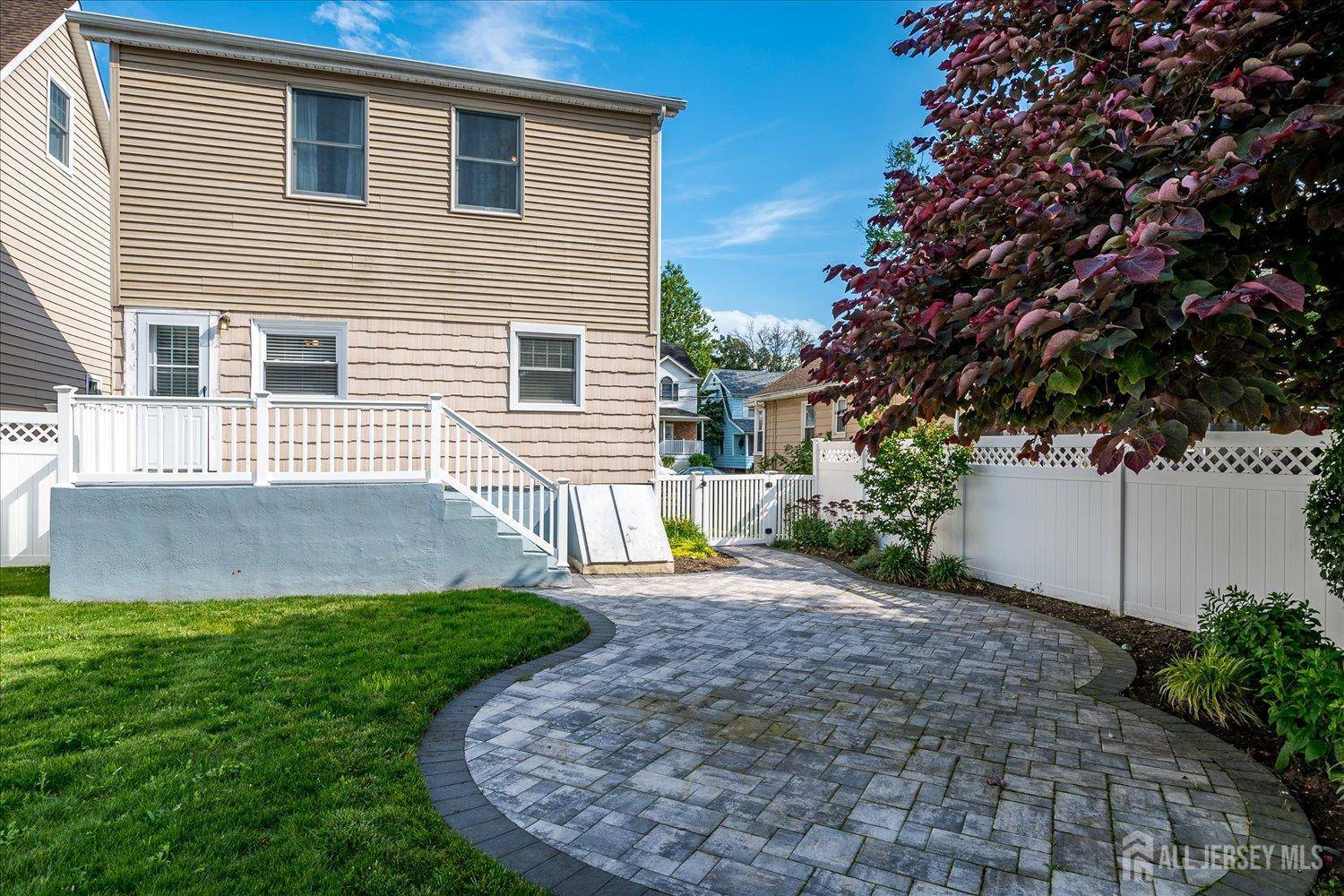 Metuchen, NJ 08840,205 Midland AVE