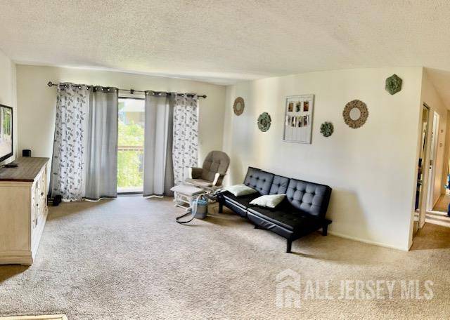 East Brunswick, NJ 08816,405 Danbury ln LN