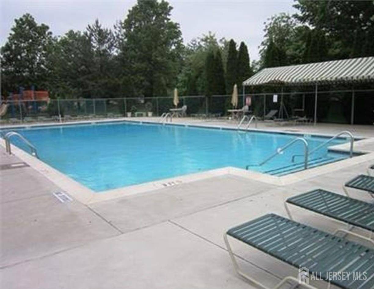 East Brunswick, NJ 08816,405 Danbury ln LN