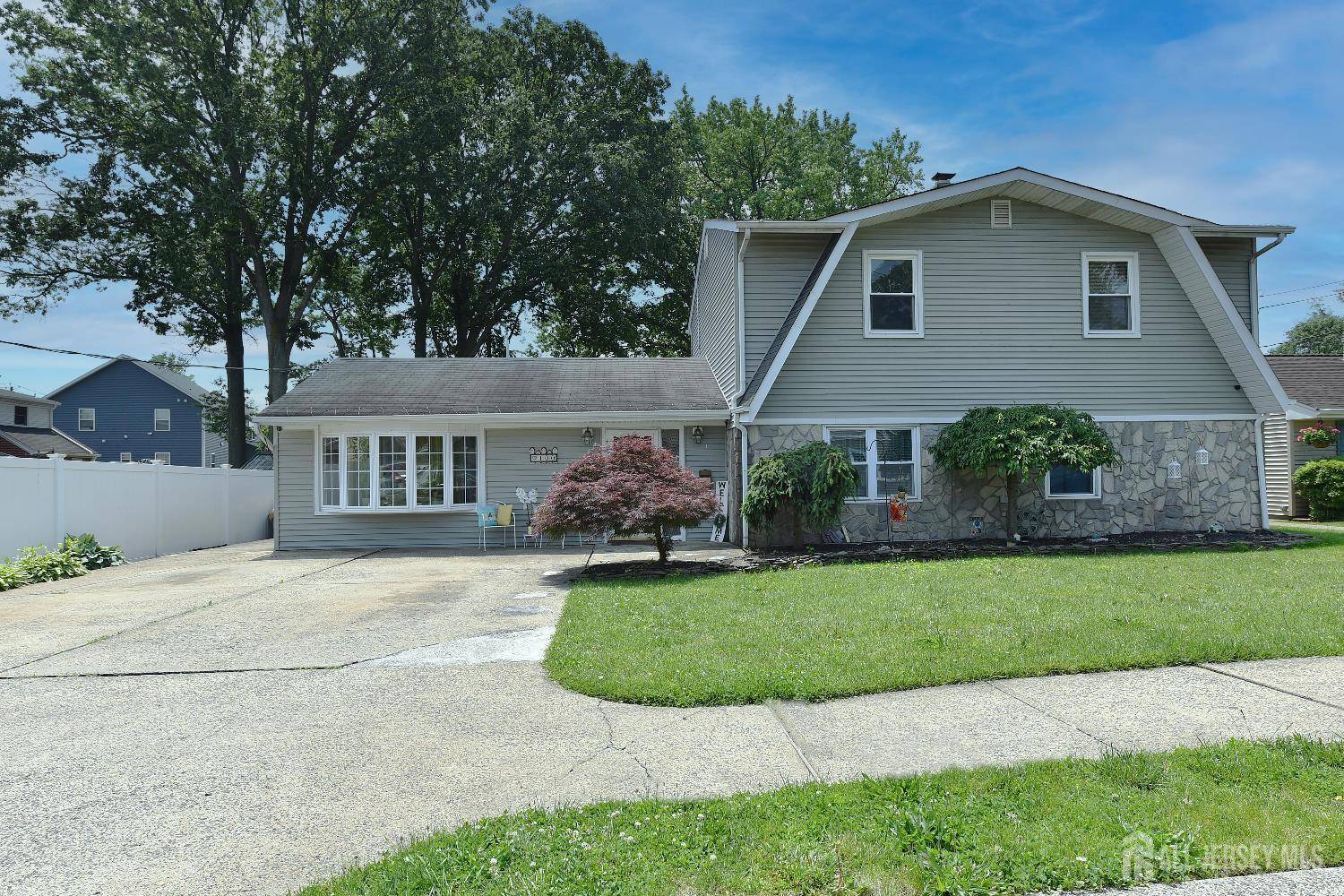 Fords, NJ 08863,100 Woodland AVE