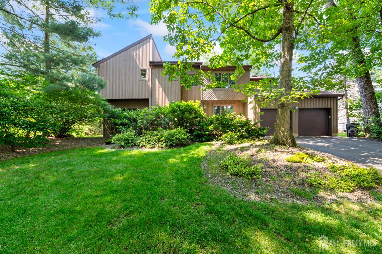 East Brunswick, NJ 08816,17 Theodore DR