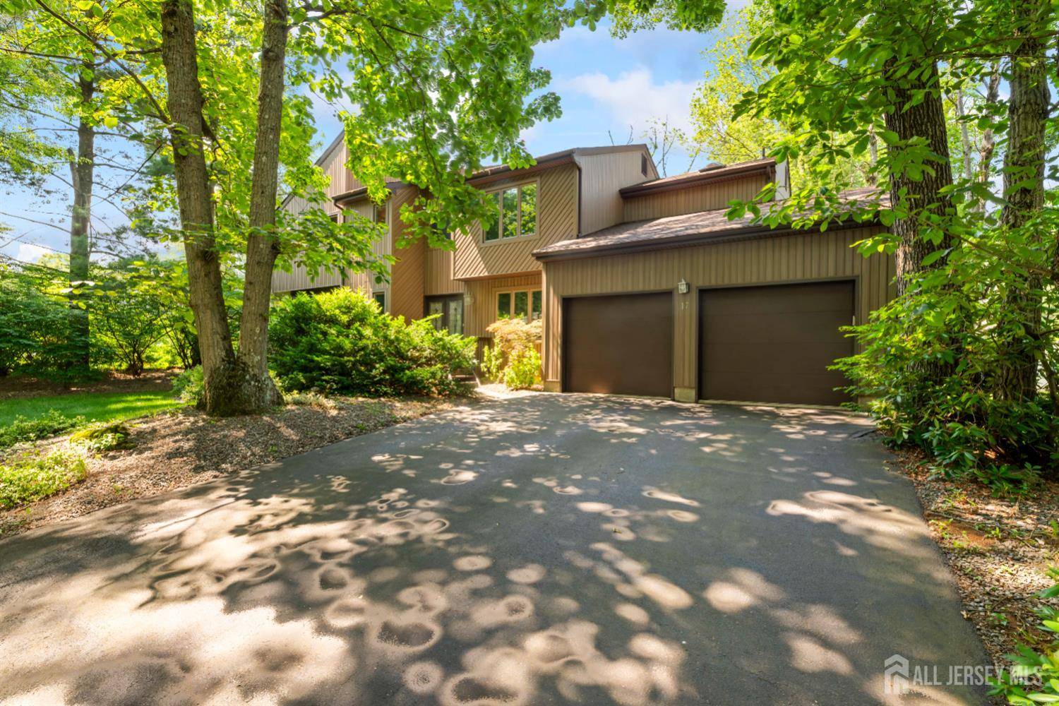 East Brunswick, NJ 08816,17 Theodore DR