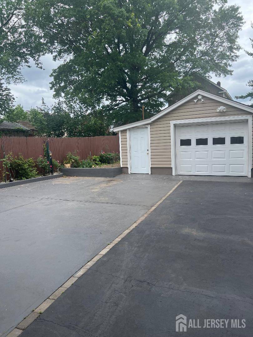 New Brunswick, NJ 08901,20 N Talmadge ST N
